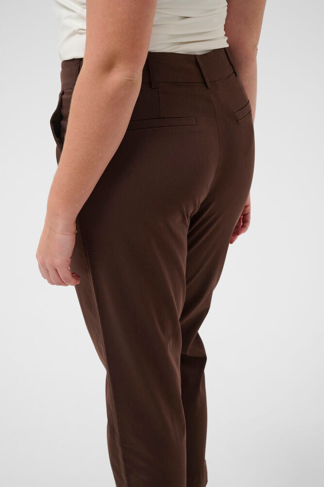 Leana Chinos 7/8 - Kaffe Curve