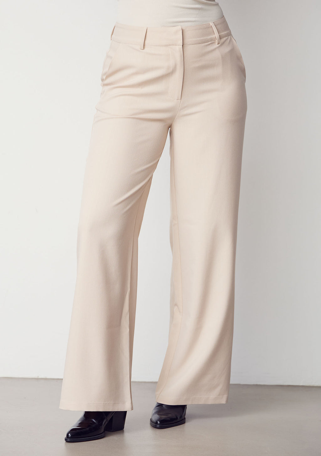 Felicia pant, Isay