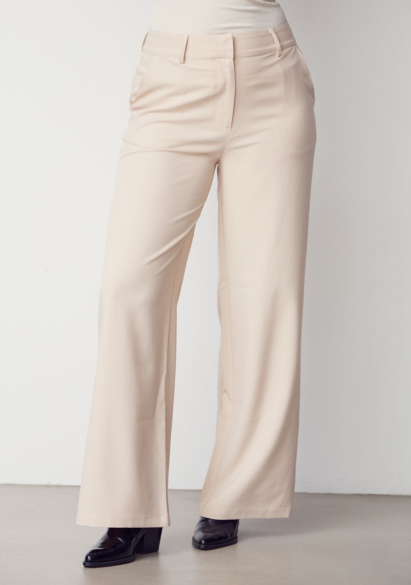 Felicia pant, Isay