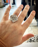 Daisy ring, by Jolima