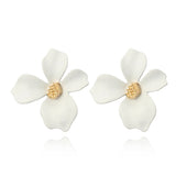Lilly flower earring, by Jolima