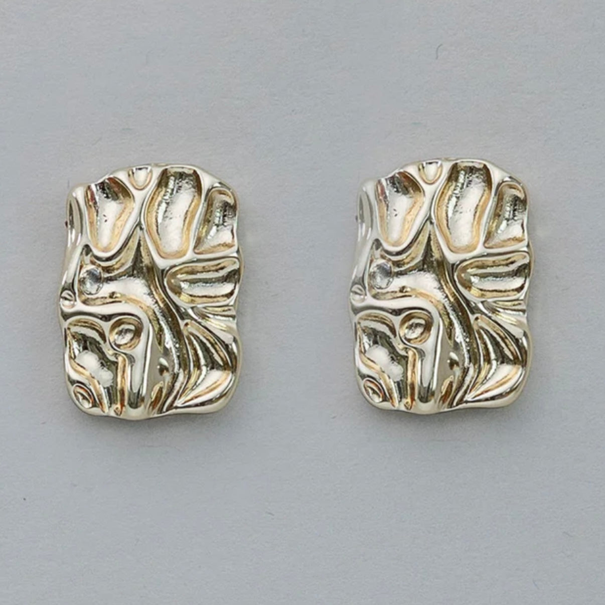 Em earrings, BOW19