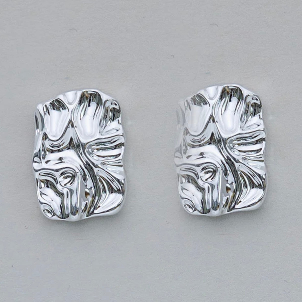Em earrings, BOW19