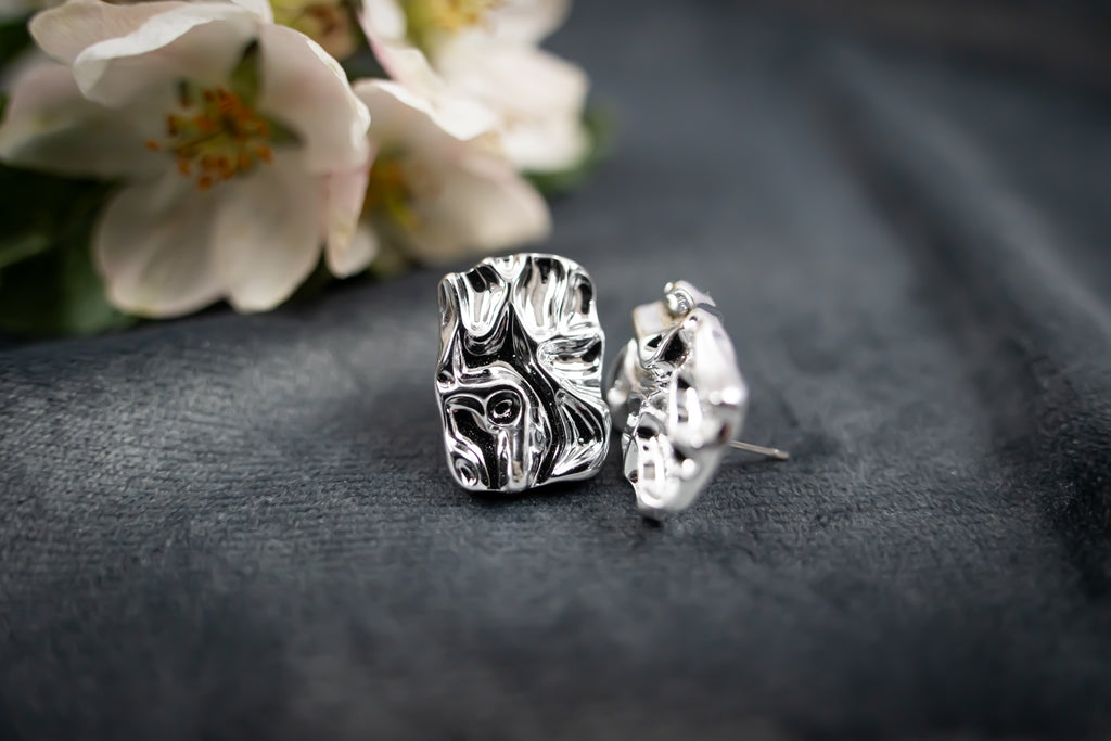 Em earrings, BOW19