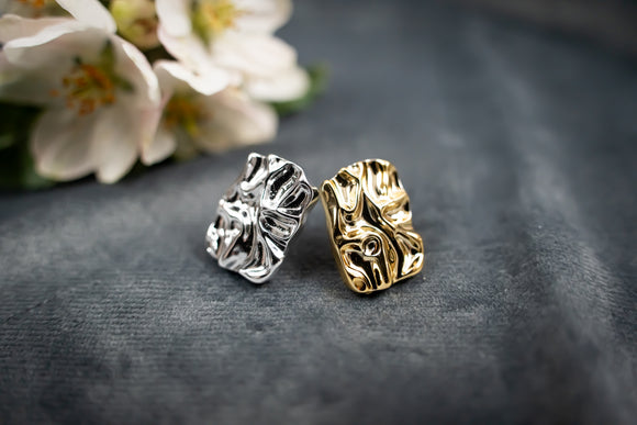 Em earrings, BOW19