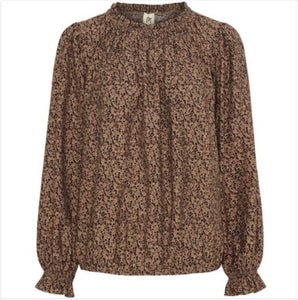 Tanna blouse, Isay