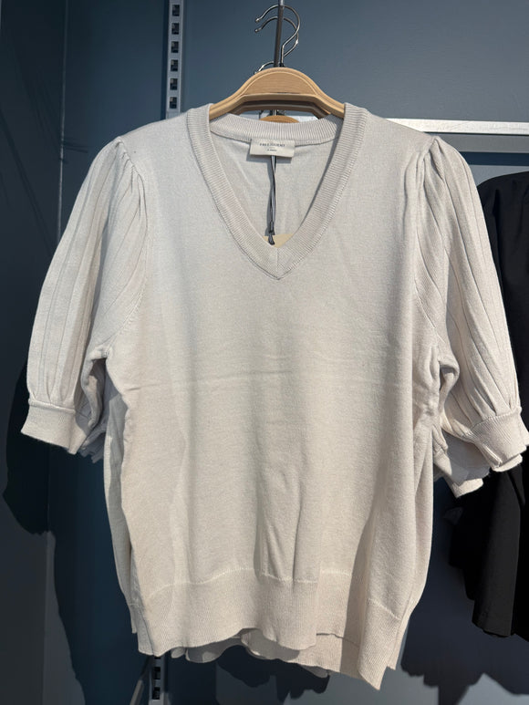Joel pullover, Freequent