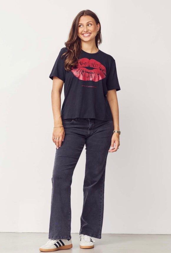 Kora lip t-shirt, Isay
