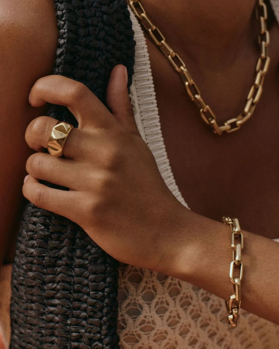 Peak Rivet Ring, Edblad