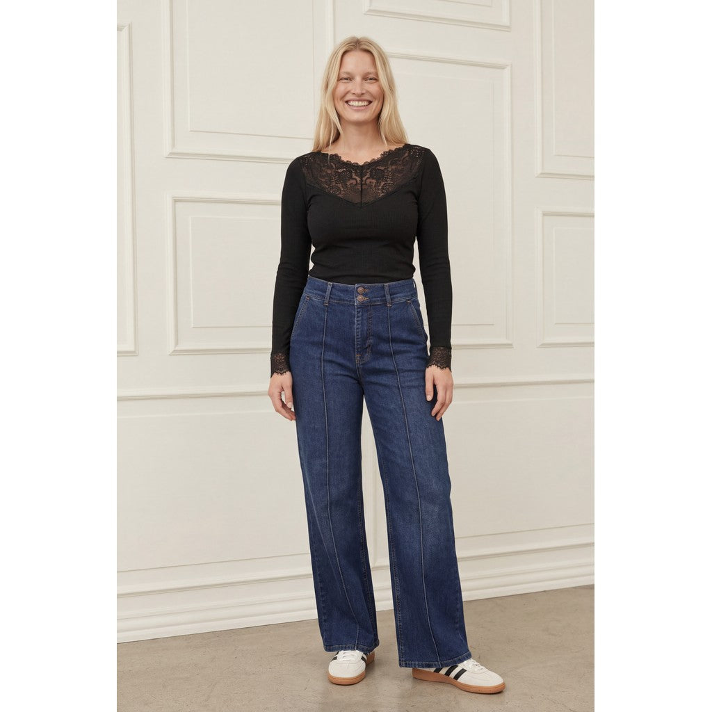 Bologna Jeans, Isay